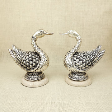 Pair of Silver Swan Figurines – Graceful Tabletop Décor with Ornate Detailing