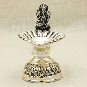 Antique Silver Finish Single Aarti with Handle – Floral Design