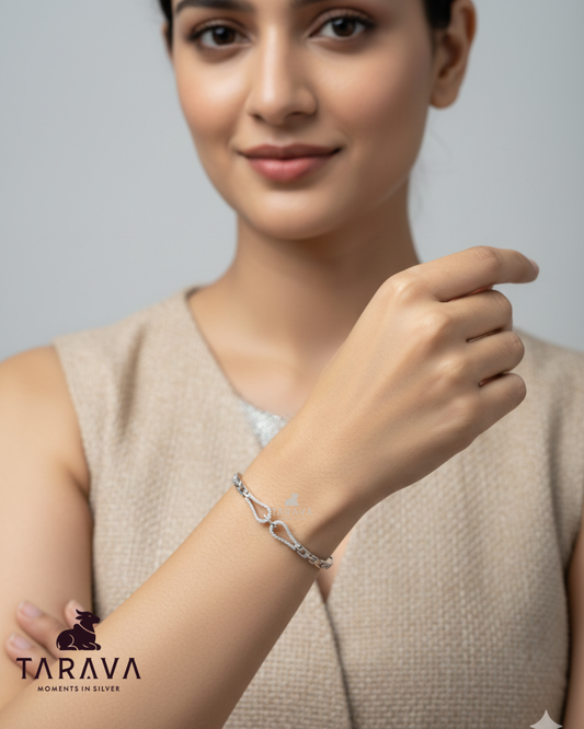 Interlinked Grace Silver Kada