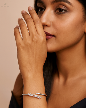 Sparkling Leaf Link Bracelet