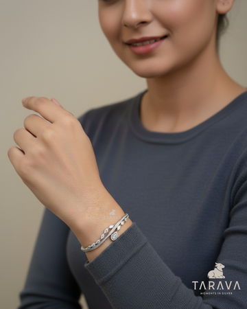 Leaf-Motif Diamond Silver Kada