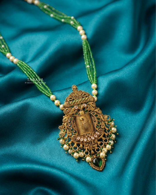 Green bead necklace with antique-finish polki pendant and pearl drops.