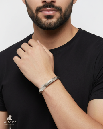 Tarava Men’s Classic Plain Silver Kada