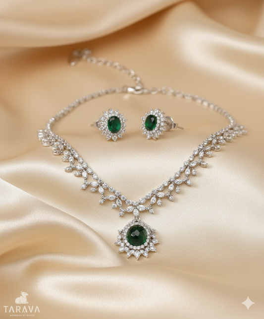 Emerald Glow Silver Necklace Set