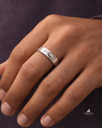 Textured Edge Men’s Silver Ring