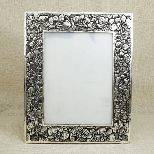 Antique Silver Floral Engraved Photo Frame – Wooden Base