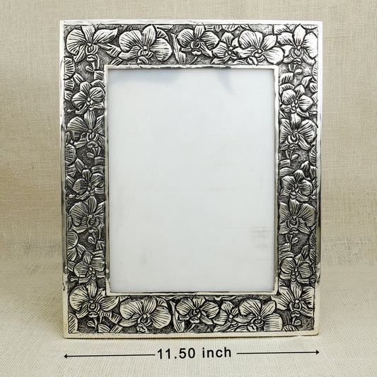 Antique Silver Floral Engraved Photo Frame – Wooden Base
