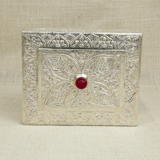 Antique-Style Silver Jewellery Box – Floral Engraving with Red Stone Accent