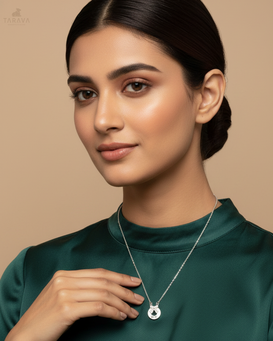 Chic Knot Silver Pendant With Chain